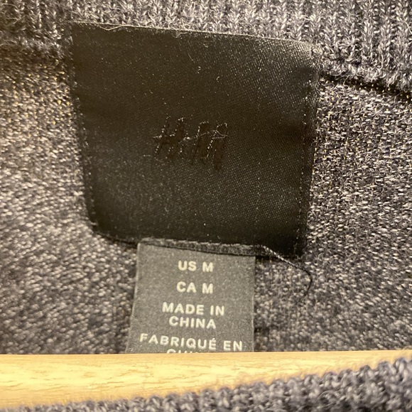 Tight Fit Sweater - Picture 3 of 3